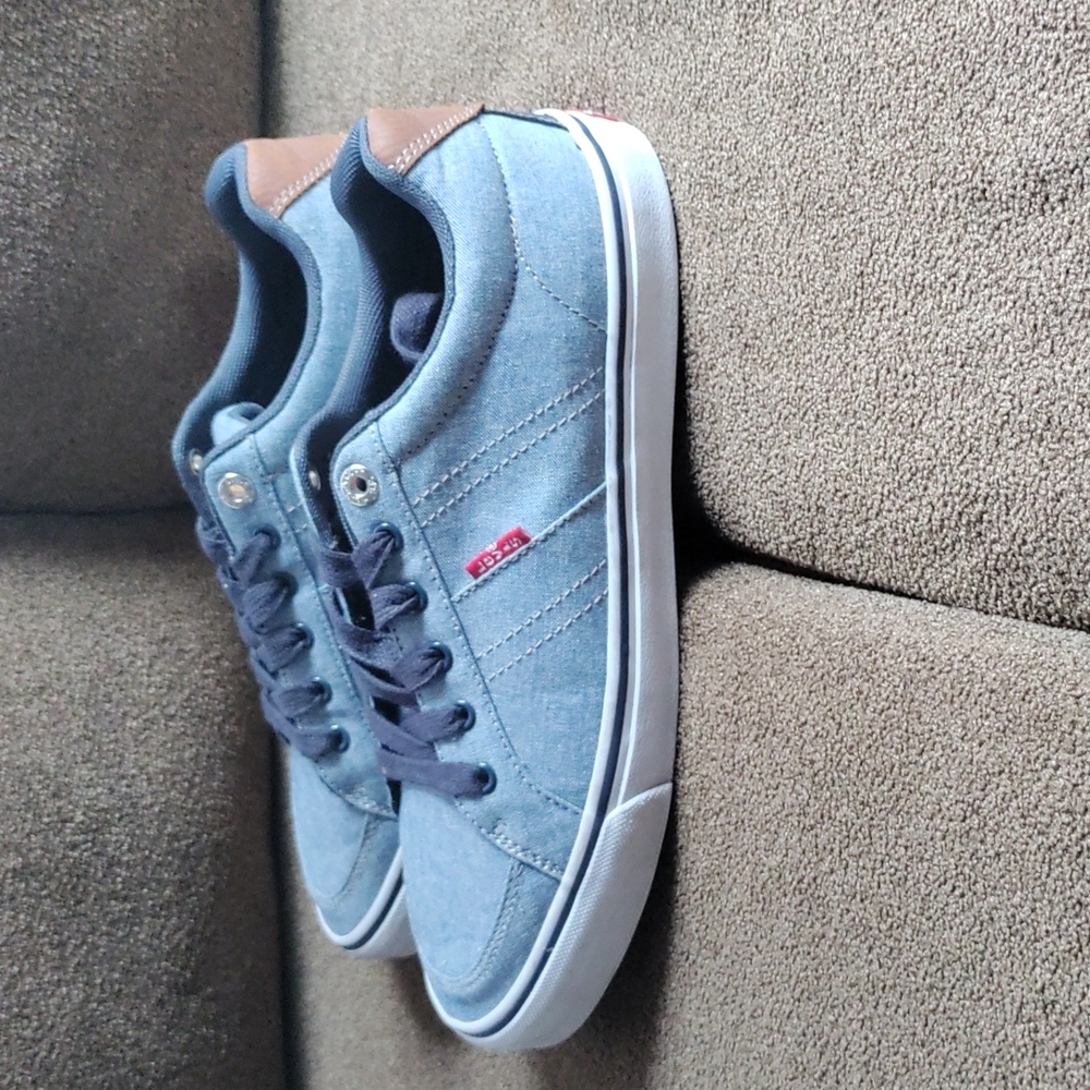 Levi's men's size 8 blue jean sneakers
